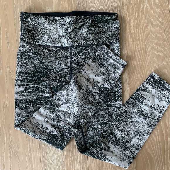 Athleta Elation 7/8 leggings - Picture 3 of 5